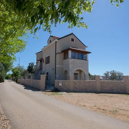 Apartment Punta Kriza 8082b