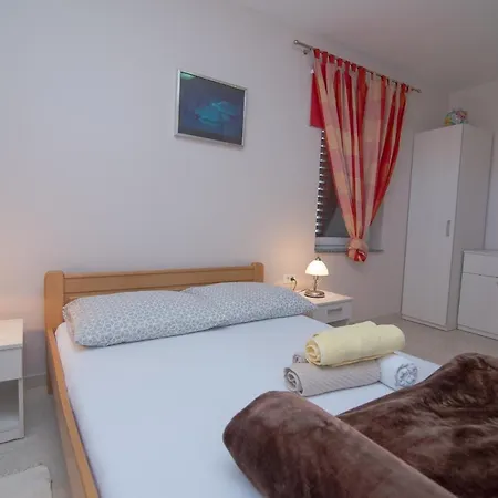 Apartment Punta Kriza 8082b *